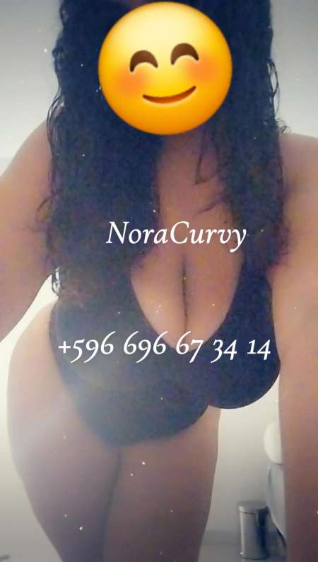 Nora Maghrébine Curvy sur la Martinique