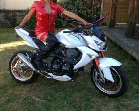 Jolie blonde sensuelle coquine