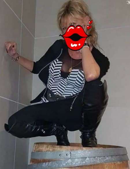 Jolie blonde sensuelle coquine